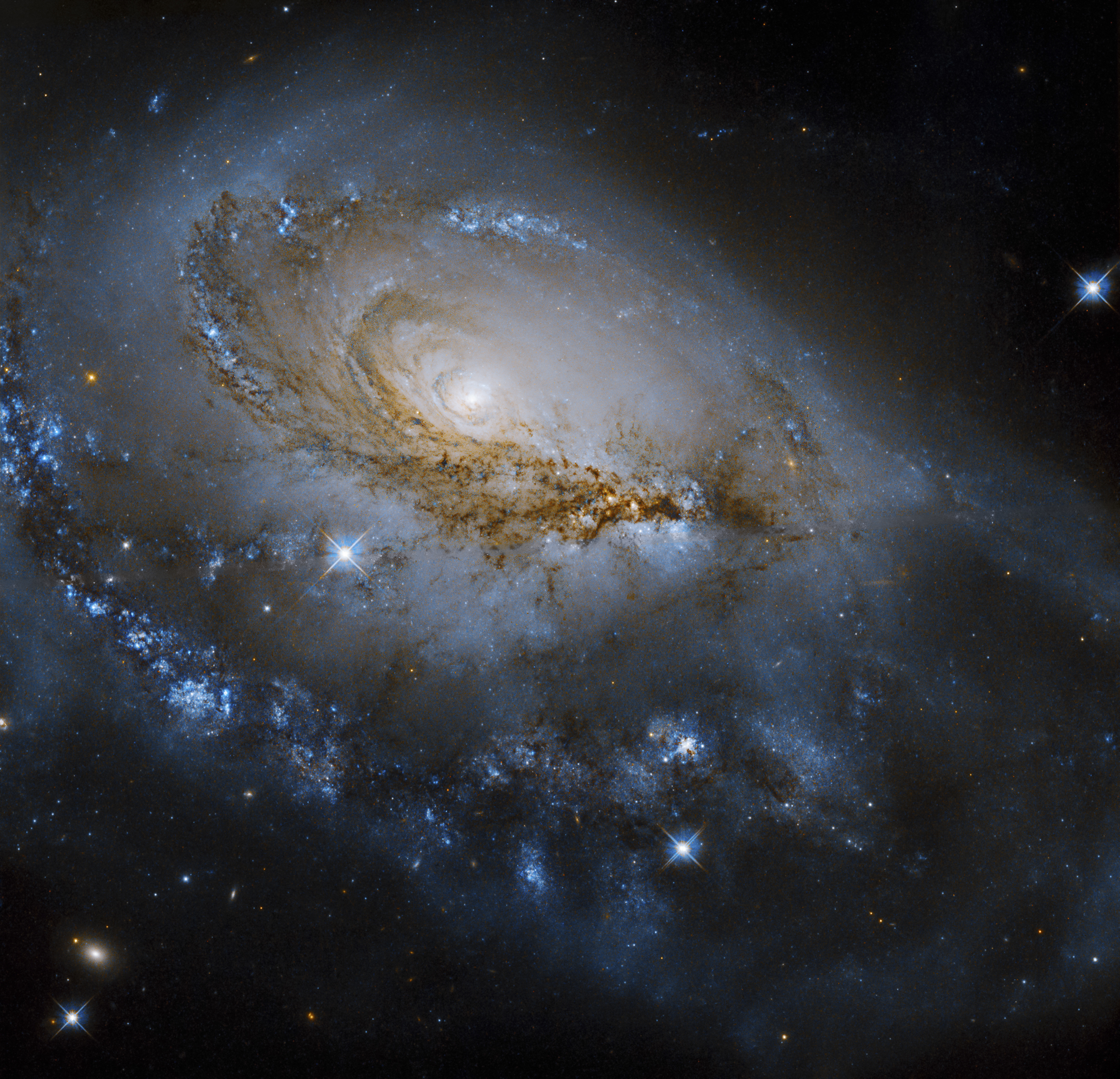 hubble_ngc1961_wfc3_1flat_cont_final.jpg