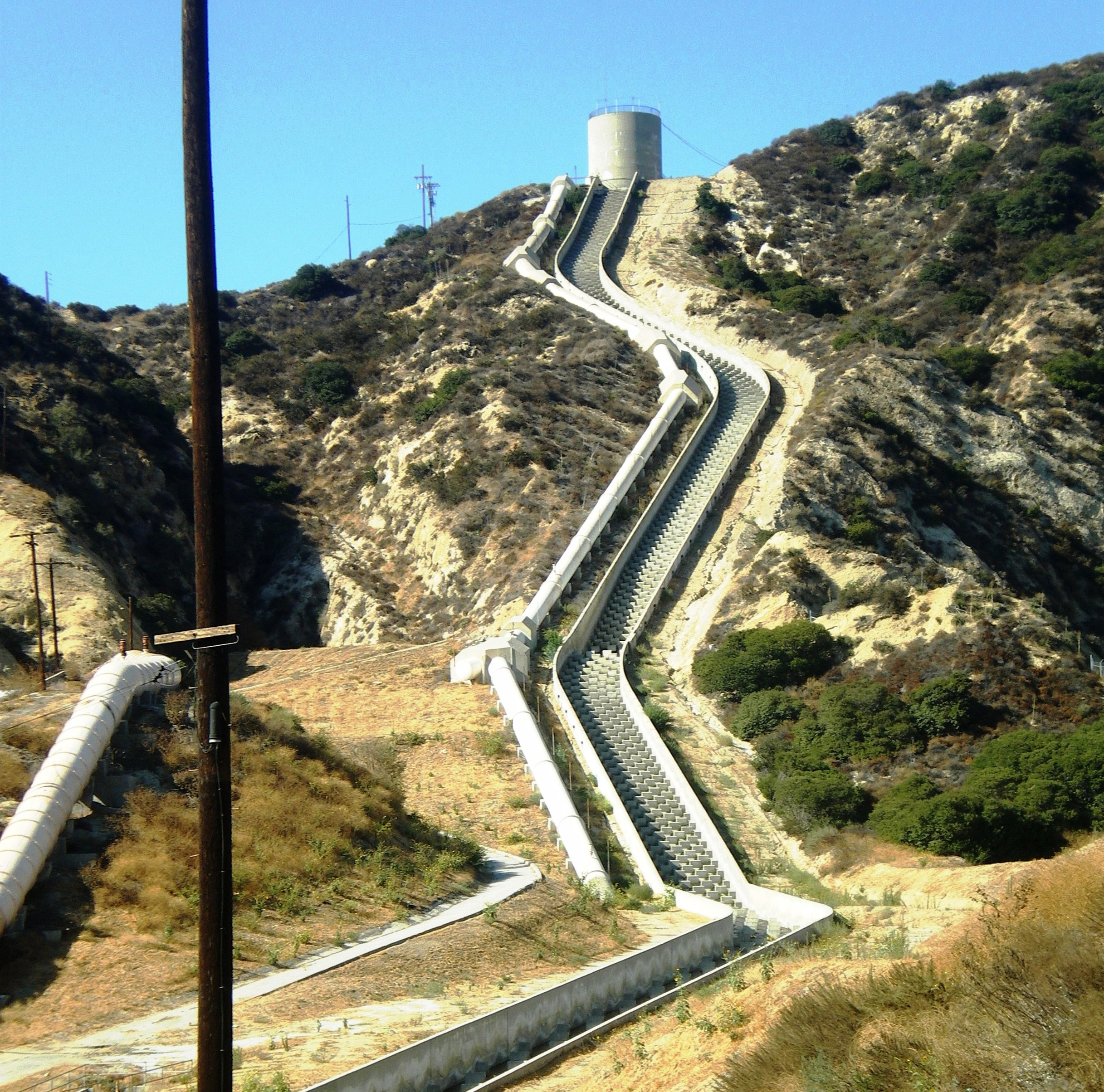 Second_Los_Angeles_Aqueduct_Cascades%2C_Sylmar.jpg