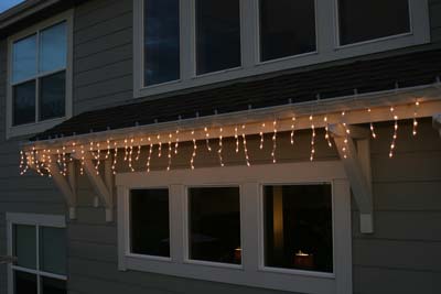 0001706_pro-line-icicle-lights-white-wire-medium-drops.png