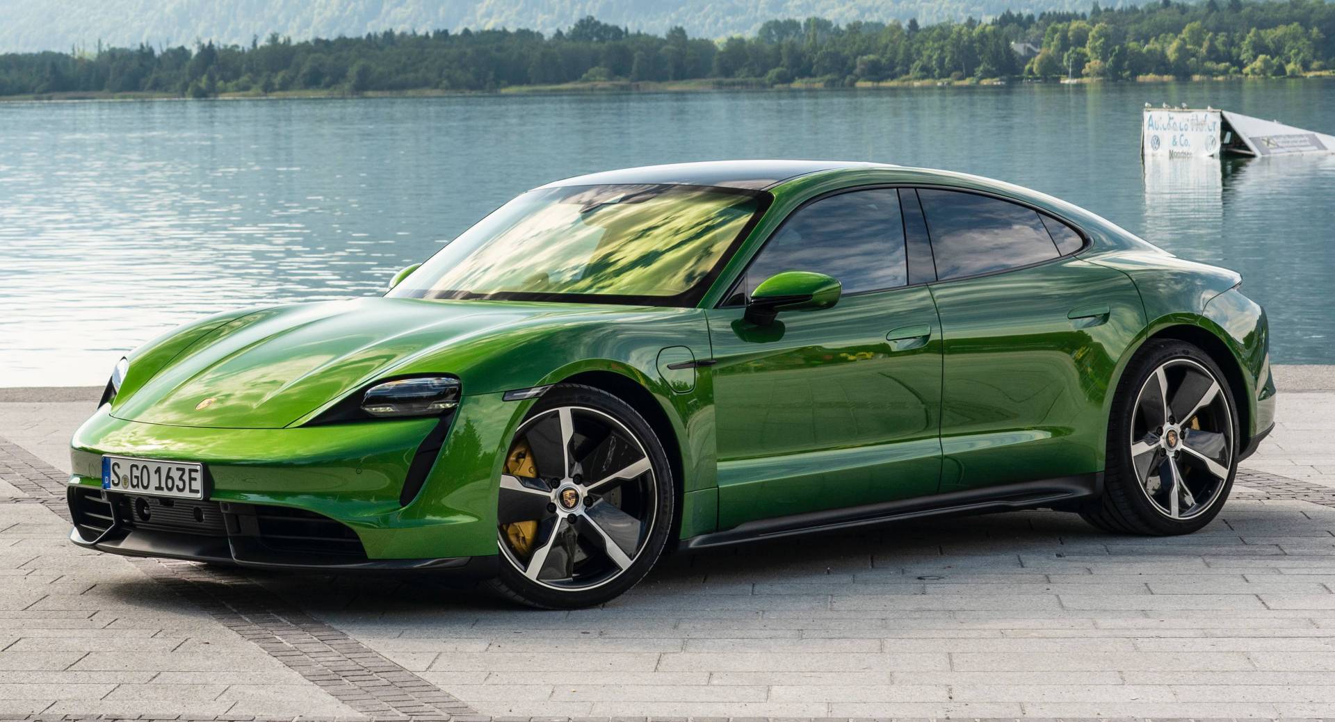 porsche-taycan-turbo-s-looks-epic-in-mamba-green-137623_1.jpg